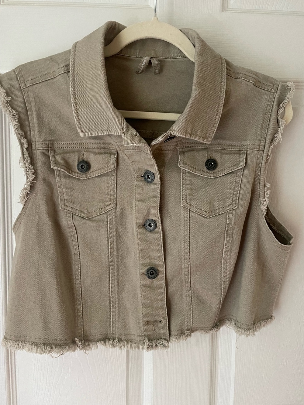 Cropped Frayed Sleeveless Denim Vest